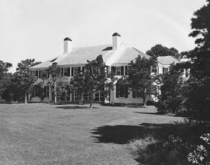 FIG. 1
(Old photograph, courtesy of Mrs. Eshowe Pitcairn-Pennink, private archives, Paris).