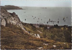 Old postcard of the Bay of Launay, Ploubazlanec (private archives, Paris).
