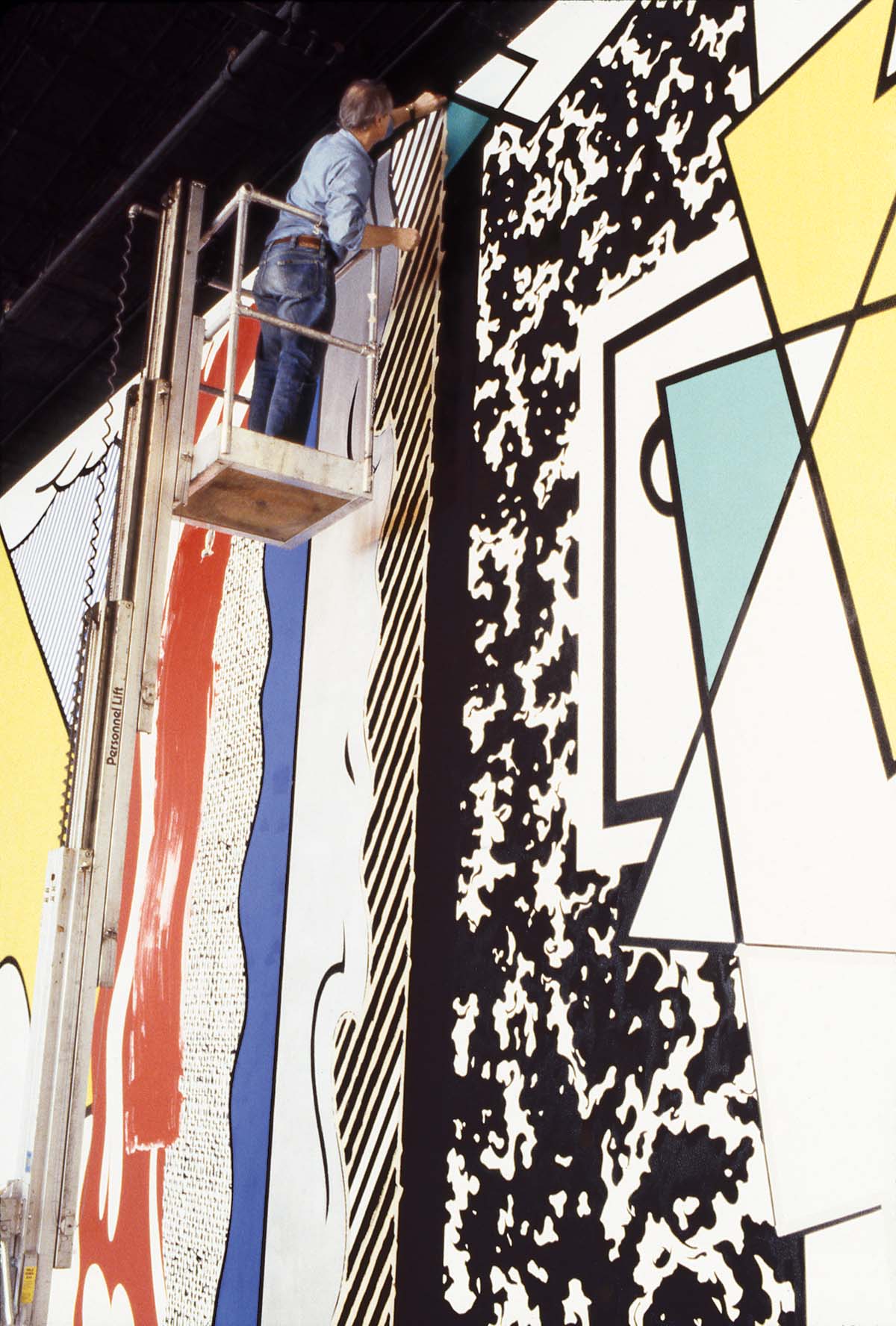 Lichtenstein working on his 1983 mural, RLCR 3211, Greene Street Mural, at 142 Greene Street, New York. Photo: Michael Abramson, courtesy RLF Archives; Artwork © Estate of Roy Lichtenstein