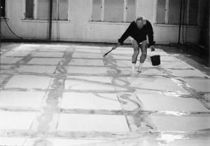 Francis working in his Ashland studio, Santa Monica, 1978; photo by Meibao D. Nee.